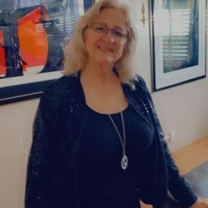 Meet your Posher, Lori